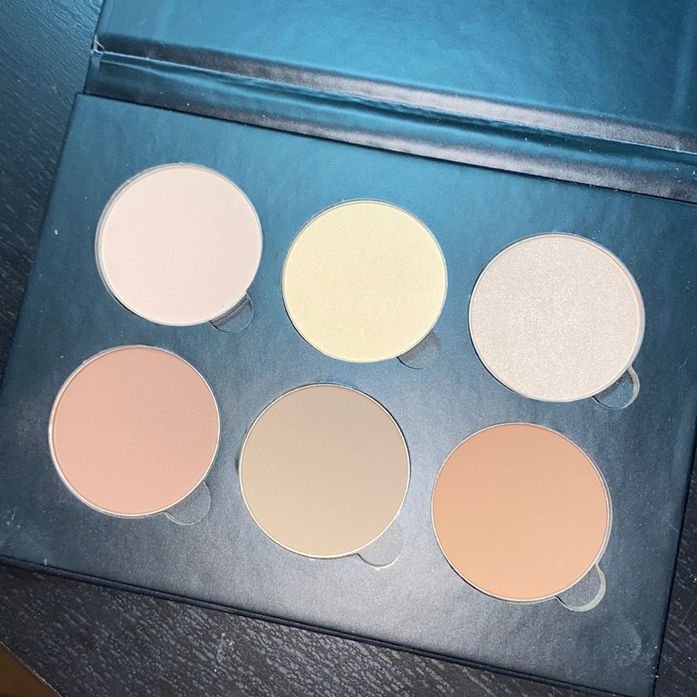 Anastasia Beverly Hills Contour Kit Light to Medium